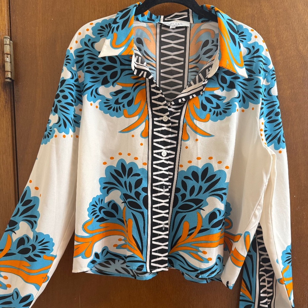 Sweet Rain graphic cropped button down